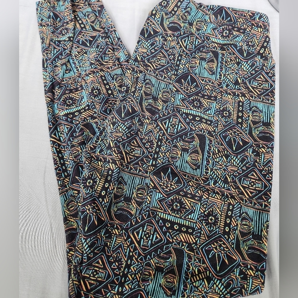 LulaRoe Tall & Curvy Leggings